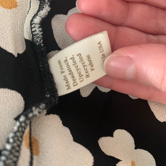 Christy Dawn Daisy Dress in English Daisy Small EUC Black Button Ruffle - Picture 12 of 13